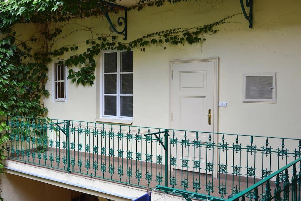 Ferienwohnung Old Town Herberghaus, 250M To Charles Bridge Prag Exterior foto